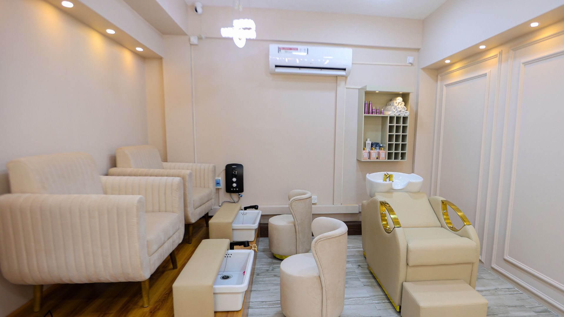 Skinova Aesthetic Lounge Ambience